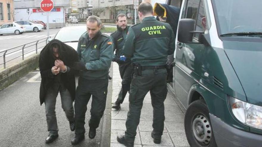 La jueza envía a prisión al presunto líder del asalto al cura de Pazos de Borbén