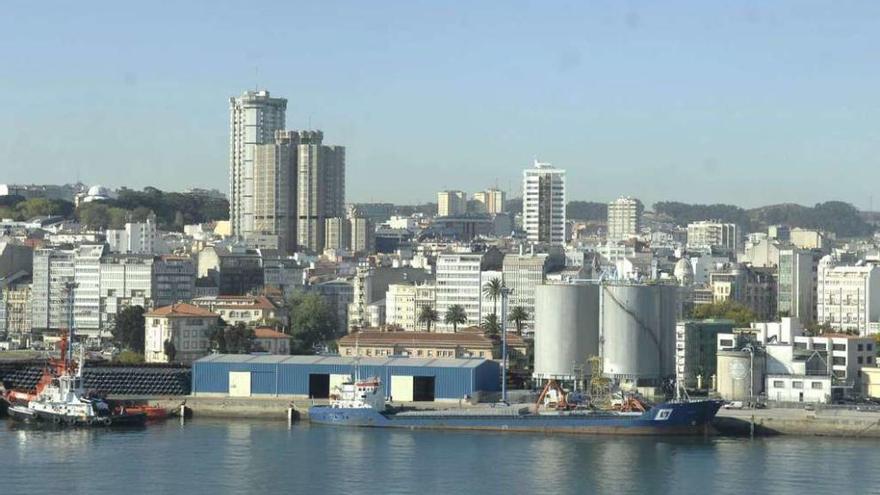 Muelle de la Batería, uno de los que se pretende vender para financiar la construcción del puerto exterior.