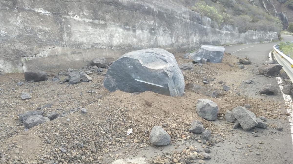 Desprendimientos que obligaron a ejecutar las obras en la carretara de Sabinosa (El Hierro)