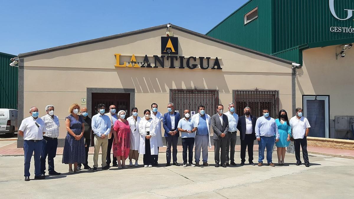 Los subdelegados del Gobierno en Castilla y León visitaron la quesería La Antigua, en Fuentesaúco.