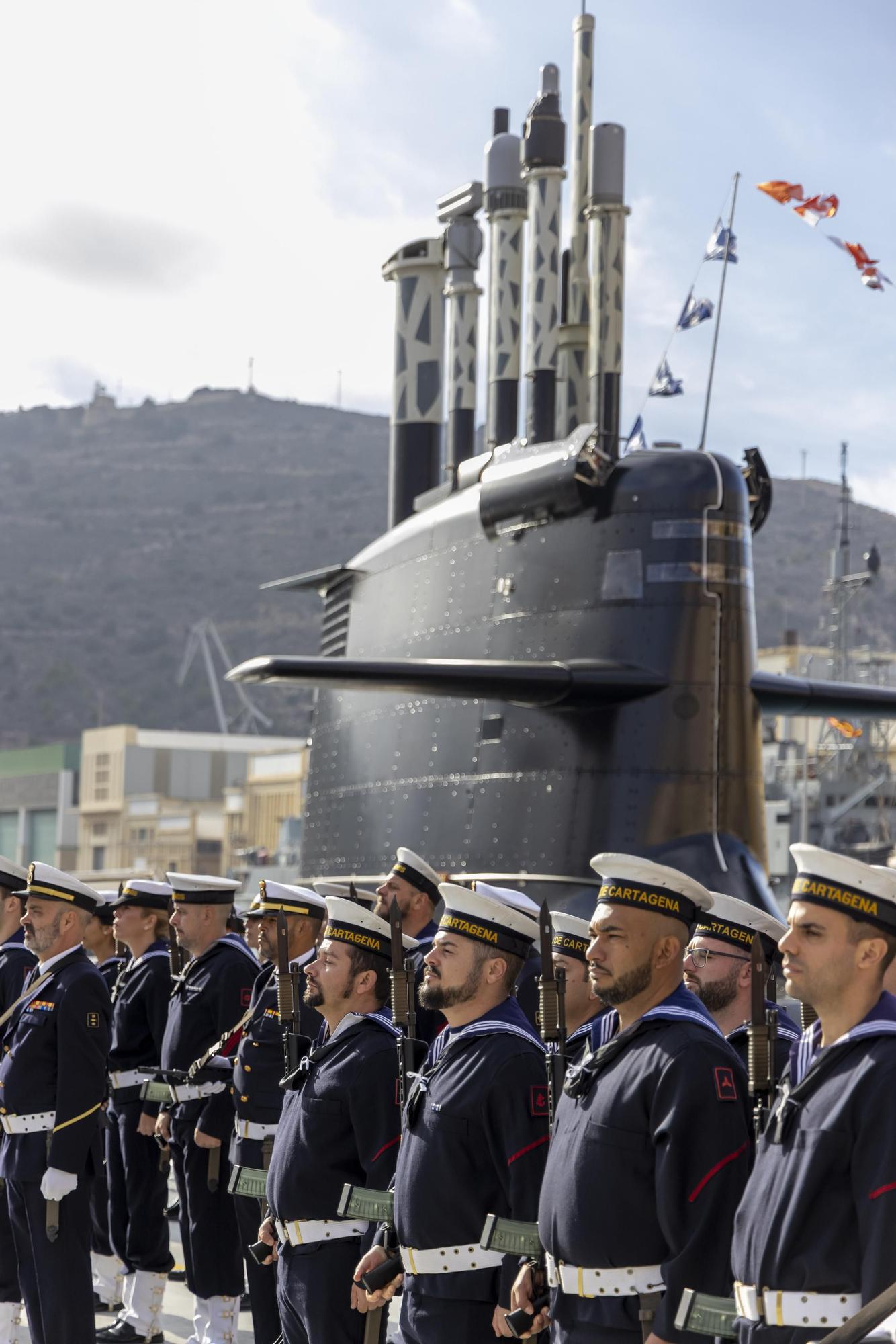 FOTOS: La Armada recibe el submarino S-81 de manos de Navantia