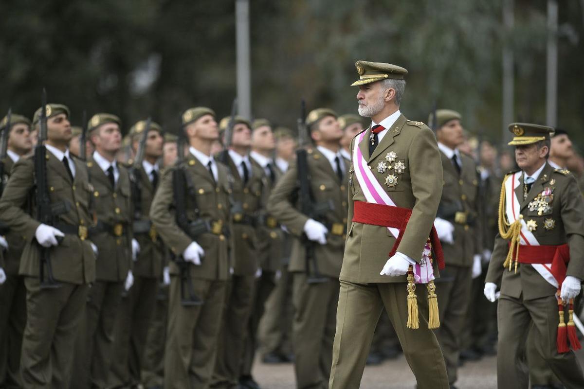 Fotogalería | Así ha sido la jura de bandera en el Cefot de Cáceres presidida por Felipe VI