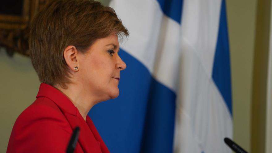 Detinguda l&#039;exprimera ministra Nicola Sturgeon pel cas de finançament irregular del Partit Nacional Escocès