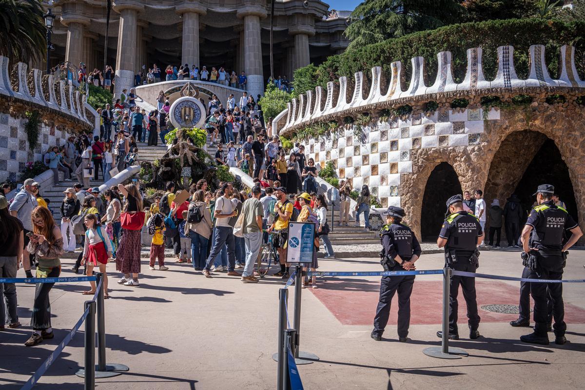 Familias de la escuela Escola Baldiri Reixac se concentrarán ante el dragón del Park Güell junto a alumnos y profesores en una acción conjunta para apoyar las movilizaciones de este mes.