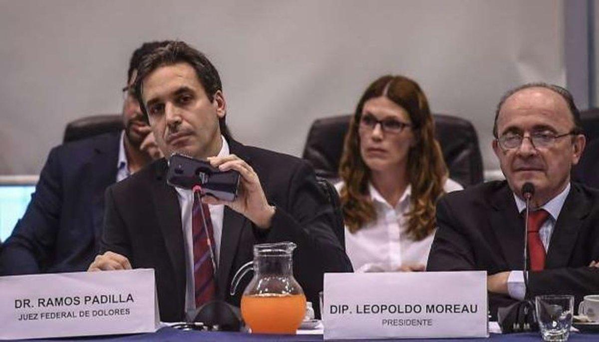 El juez aregtino Alejo Ramos Padilla, presentado pruebas de la red de espionaje. El juez aregtino Alejo Ramos Padilla, presentado pruebas de la red de espionaje.