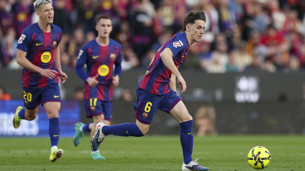 Frenkie de Jong realiza parte del entrenamiento con el grupo