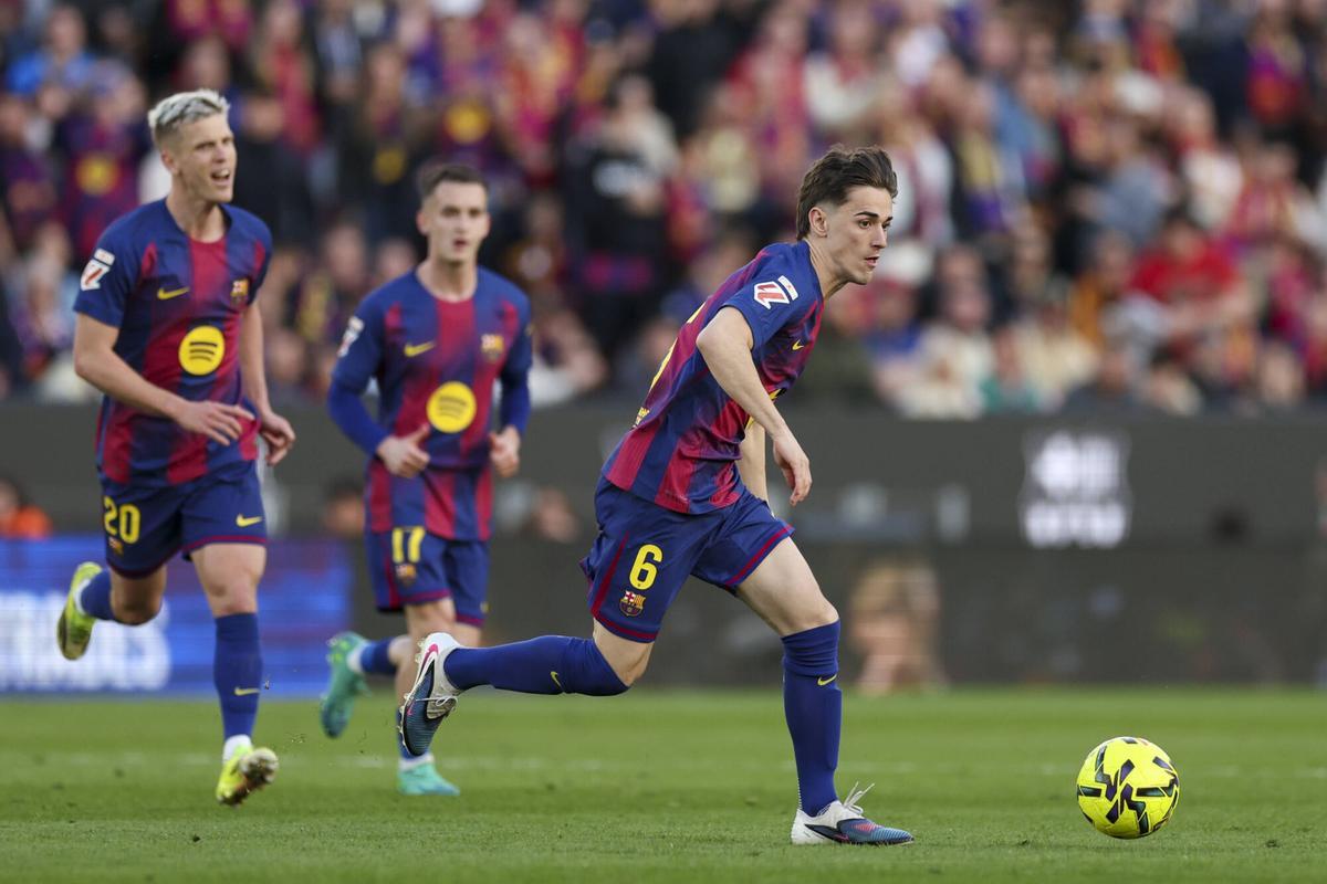 Olmo y Gavi durante el partido del Barça contra el Sevilla