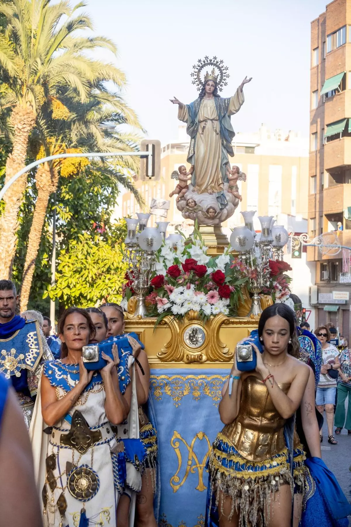 Procesión en Honor a la Virgen de la Asunción y Ofrenda de Flores de Altozano