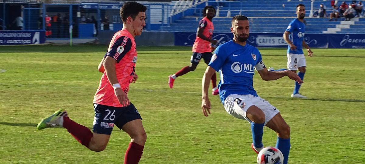 El Linares y el Yeclano firman un estreno muy de Segunda B