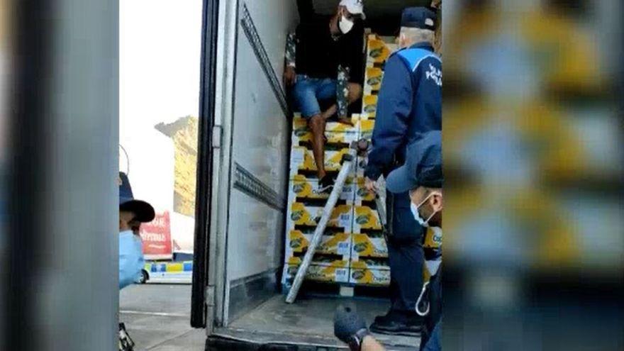 Pillan a siete hombres en un contenedor de plátanos en Tenerife