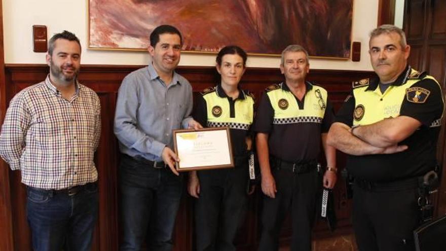 La DGT reconoce a la Policía Local de Alcoy por su labor pionera en la educación vial