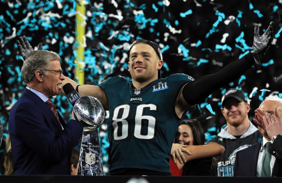 MINNEAPOLIS, MN - FEBRUARY 04: Zach Ertz #86 of the Philadelphia Eagles celebrates defeating the New England Patriots 41-33 in Super Bowl LII at U.S. Bank Stadium on February 4, 2018 in Minneapolis, Minnesota. Mike Ehrmann/Getty Images/AFP MINNEAPOLIS, MN - FEBRUARY 04: Zach Ertz #86 of the Philadelphia Eagles celebrates defeating the New England Patriots 41-33 in Super Bowl LII at U.S. Bank Stadium on February 4, 2018 in Minneapolis, Minnesota. Mike Ehrmann/Getty Images/AFP