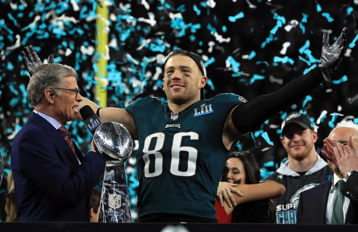 MINNEAPOLIS, MN - FEBRUARY 04: Zach Ertz #86 of the Philadelphia Eagles celebrates defeating the New England Patriots 41-33 in Super Bowl LII at U.S. Bank Stadium on February 4, 2018 in Minneapolis, Minnesota.   Mike Ehrmann/Getty Images/AFP