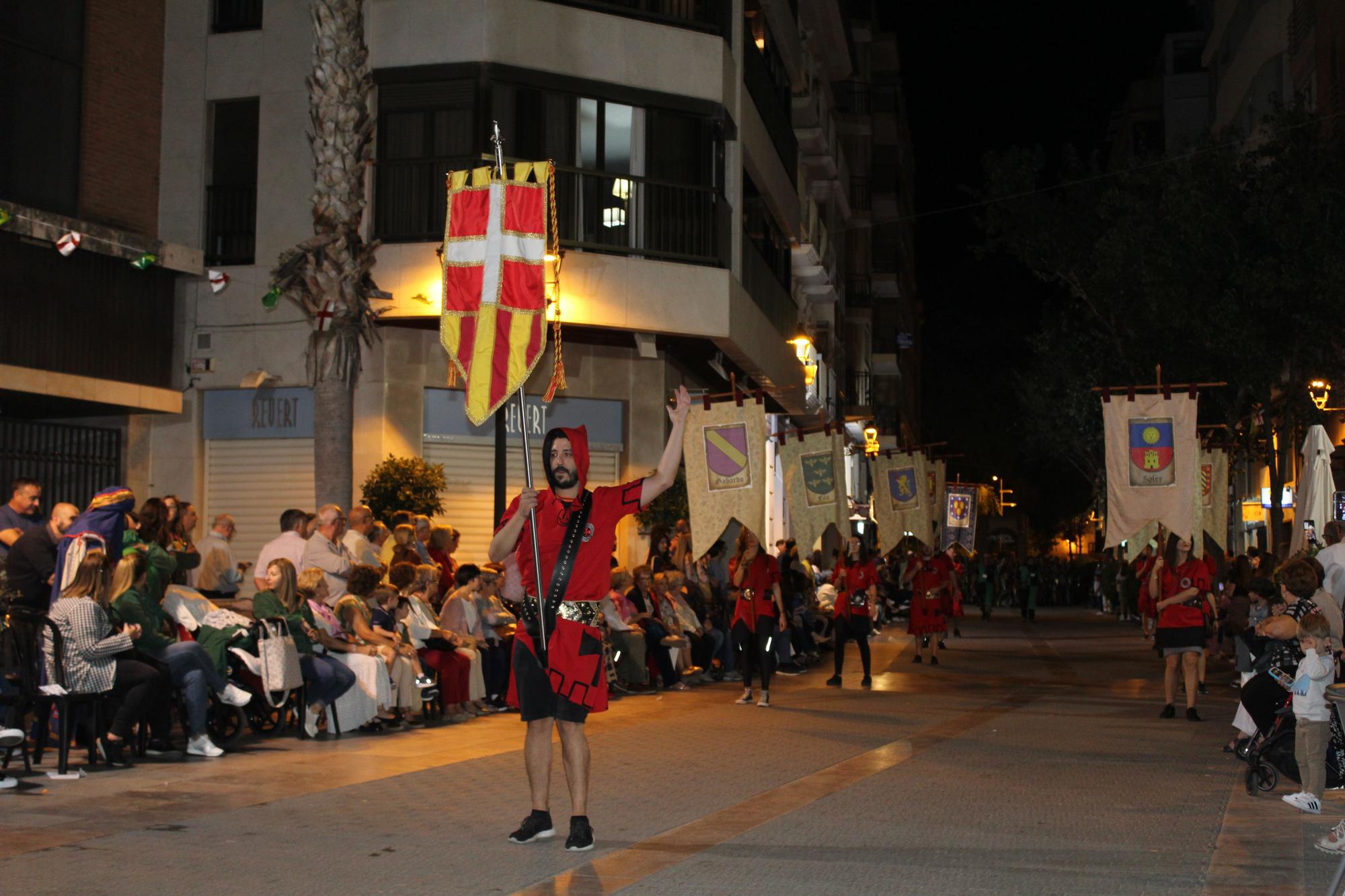 Los Moros y Cristianos conquistan la Vila de Alzira