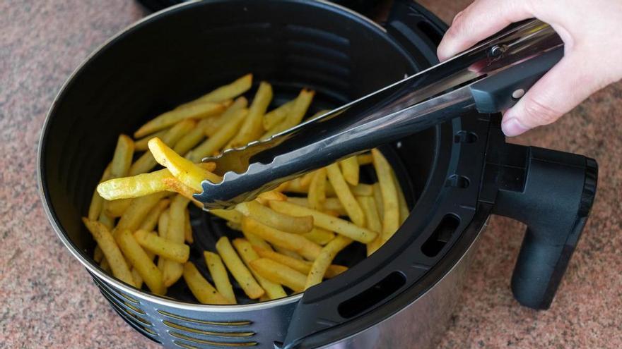 Cómo hacer patatas fritas como de bolsa con la freidora de aire