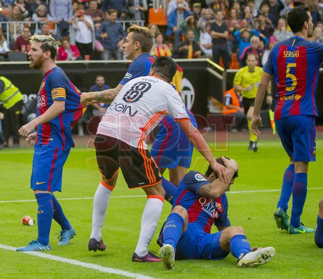 Las imágenes de la tangana entre el Valencia y el FC Barcelona