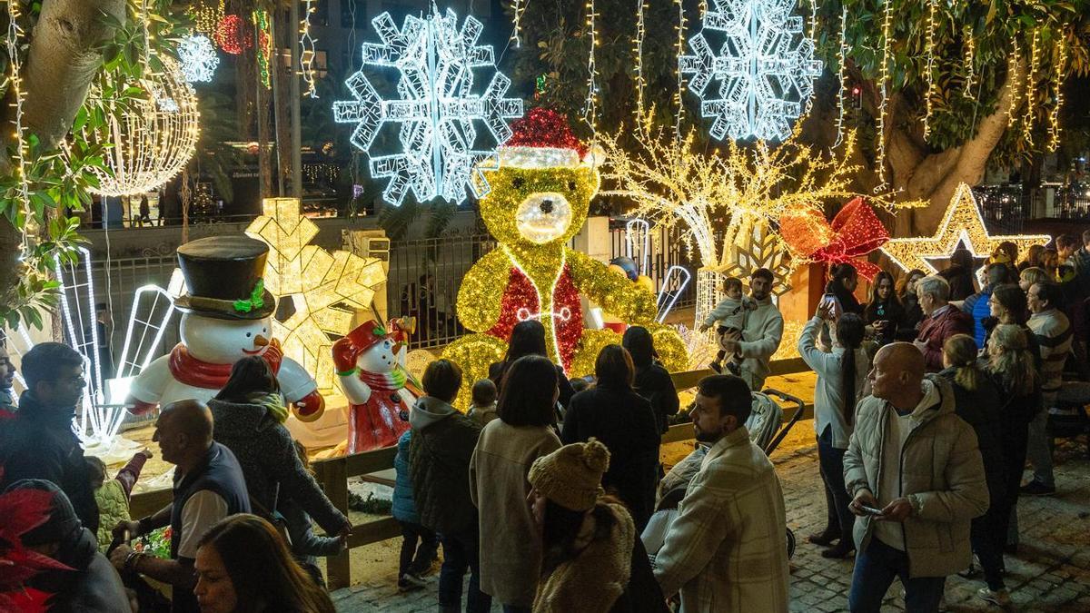 Así son las luces de Navidad de la Diputación deAlicante