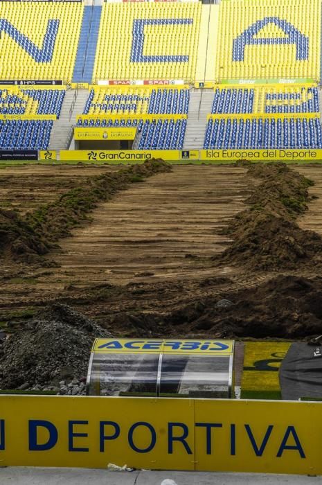 PREPARANDO EL CESPED PARA LA PROXIMA TEMPORADA