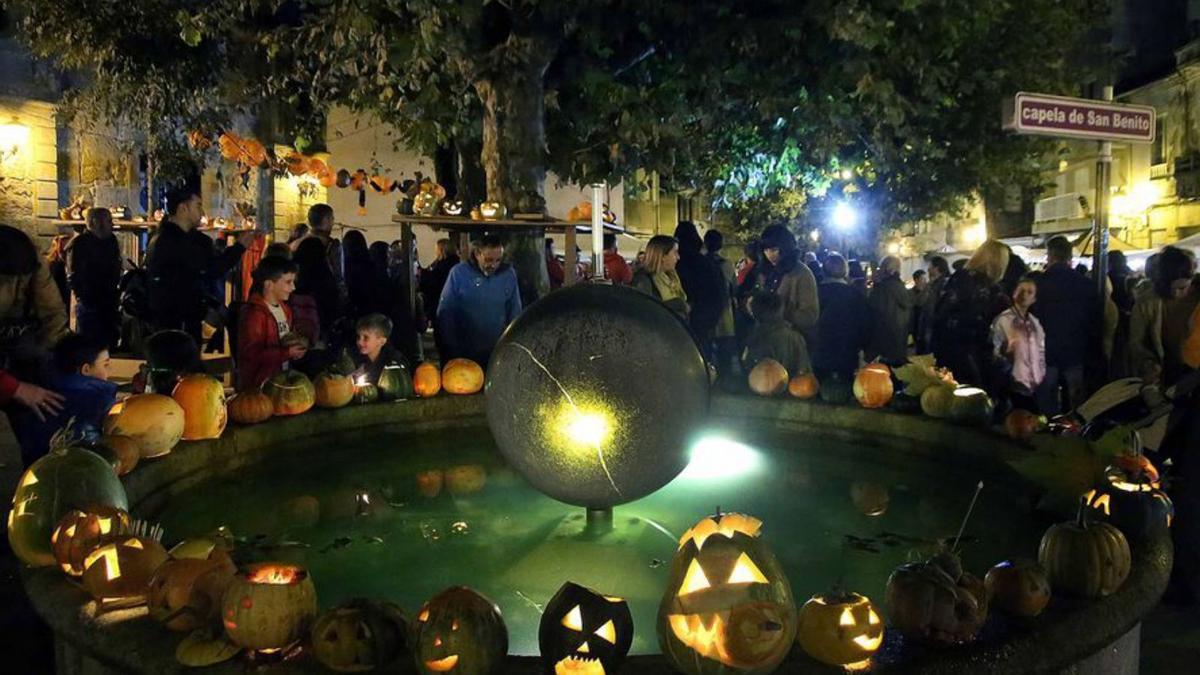 Exposición de cabazas elaboradas no obradoiro infantil.  | // D. P.