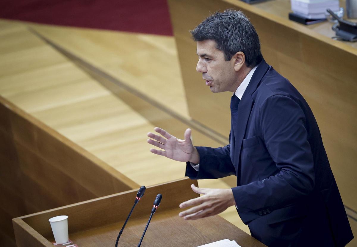Mazón interviene en las Corts en la sesión de control, este jueves.