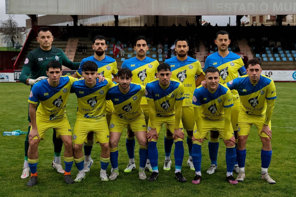 Las imágenes del derbi de O Salnés entre Arosa y Cambados en A Lomba