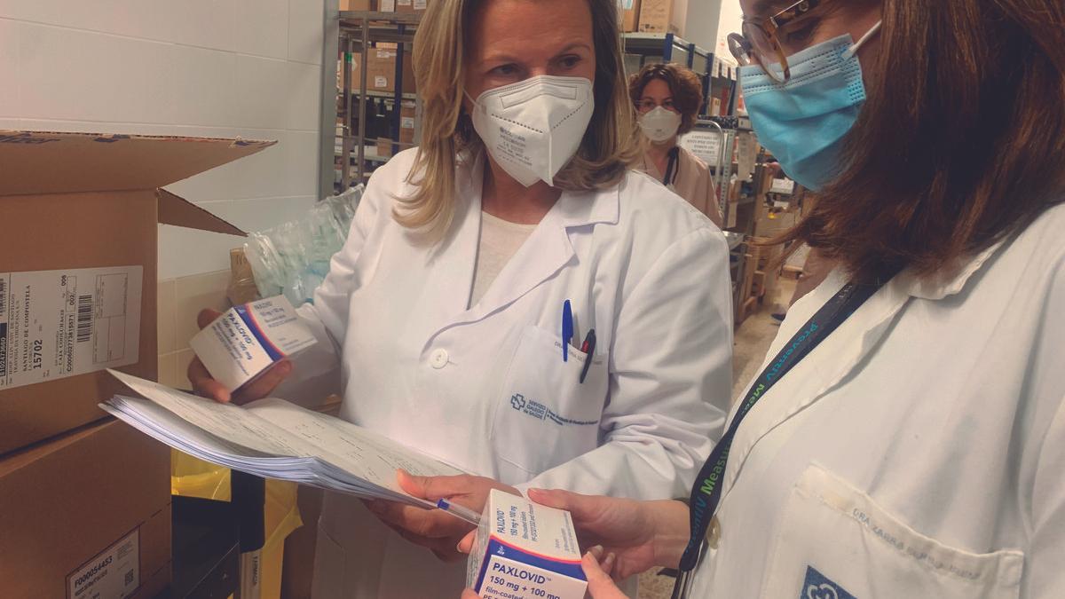 Llegada de las primeras cajas del medicamento de Pfizer a Galicia.