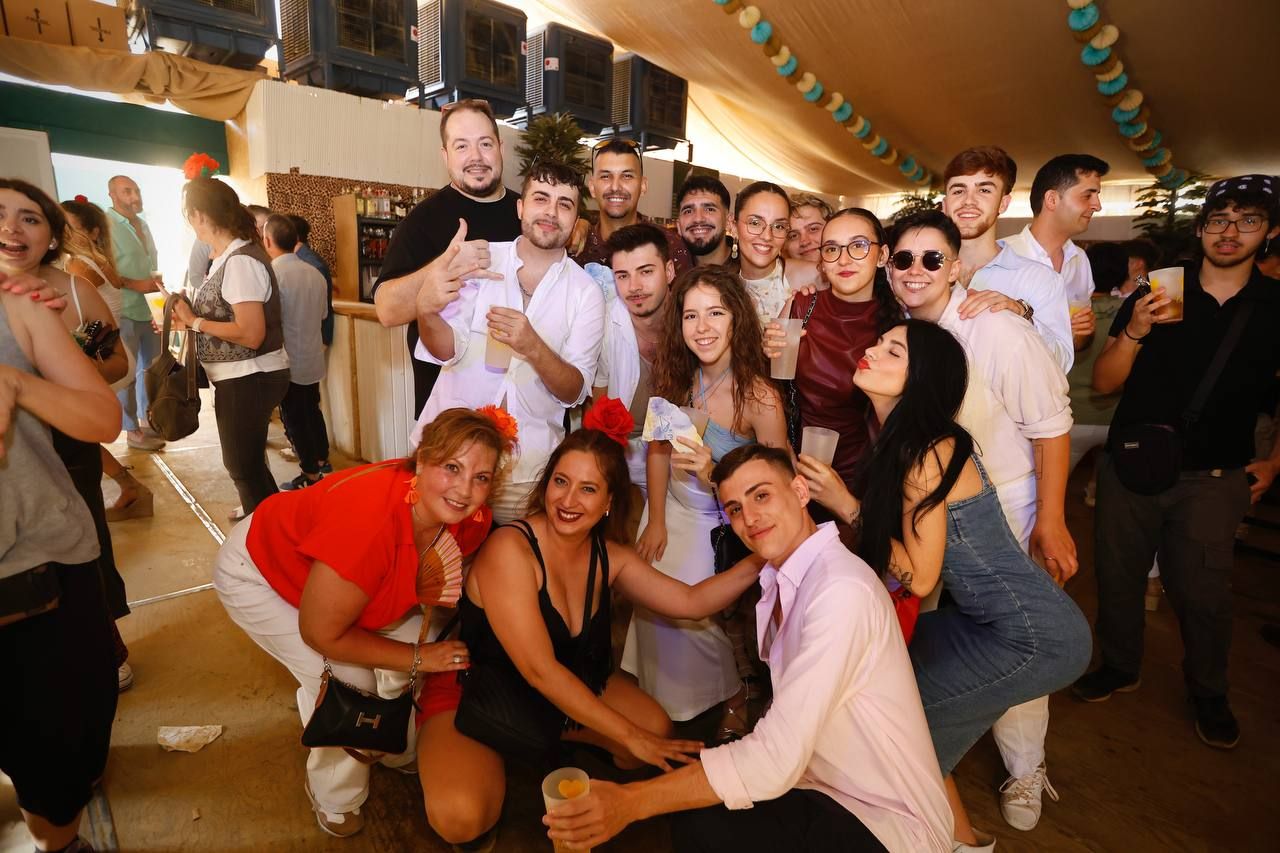 El tardeo se impone en las casetas de la Feria de Córdoba para disfrute de propios y extraños