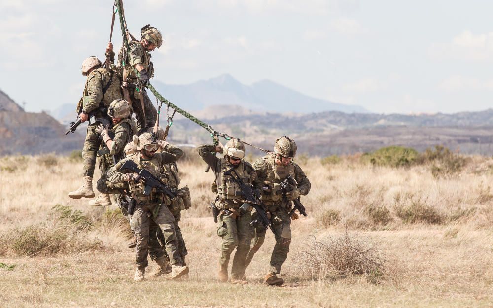 Mil soldados por tierra, mar y aire participan en simulacros de reconocimientos especiales, acciones de recuperación y captura de personal