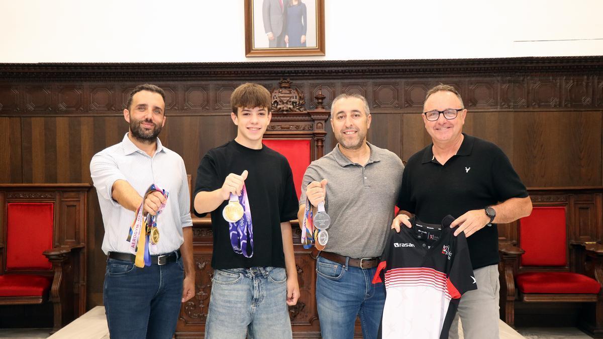 Reconocimiento a Hugo Valero en el ayuntamiento.