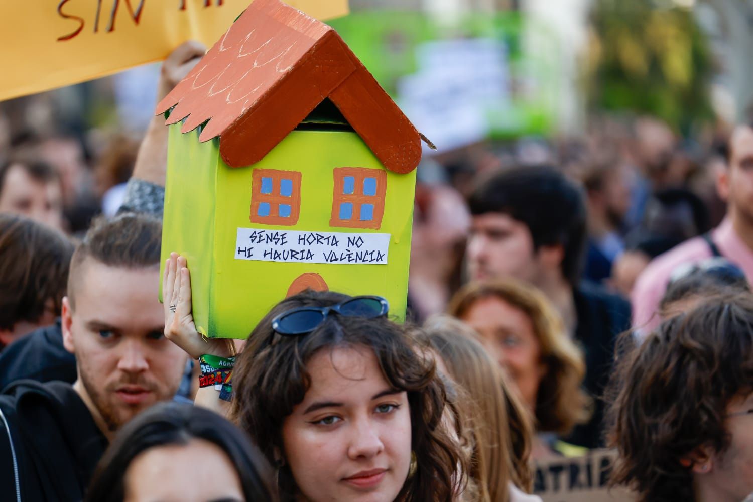 La protesta por el acceso a una vivienda digna en València, en imágenes