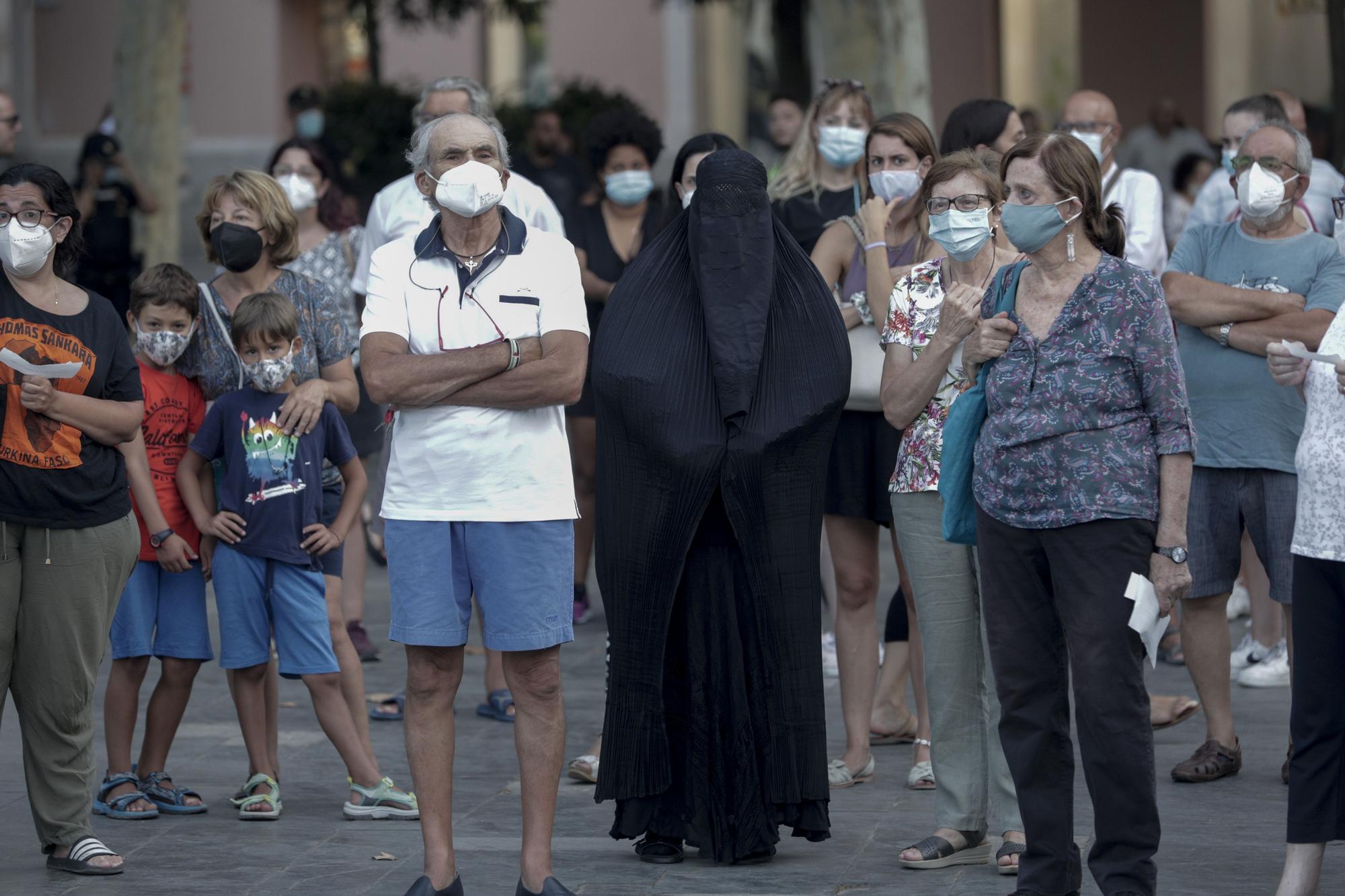 El movimiento feminista se manifiesta en pro de los derechos de la mujer afgana