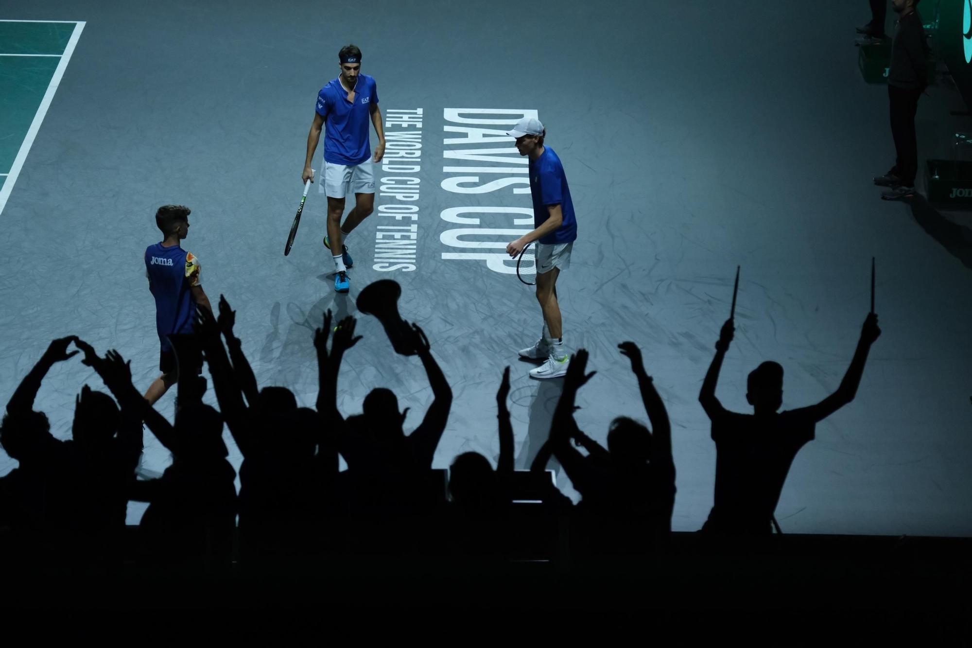 El partido de Sinner y Djokovic de la segunda semifinal de la Copa Davis entre Italia y Serbia en el Carpena