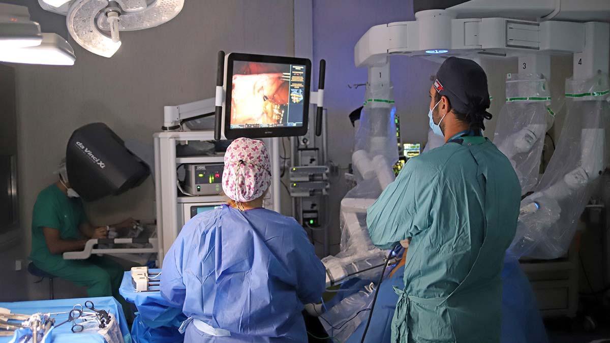 El hospital Germans Trias realiza la primera cirugía bariátrica robótica sin ingreso convencional
