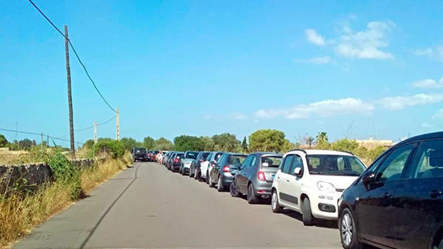 Aumenta el caos de vehículos en ses Covetes