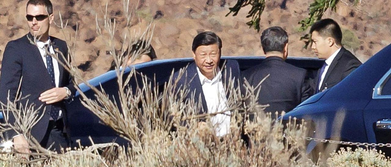 El presidente chino, Xi Jinping, a su llegada al Parque Nacional del Teide en su visita a Canarias en noviembre de 2019. | | EFE