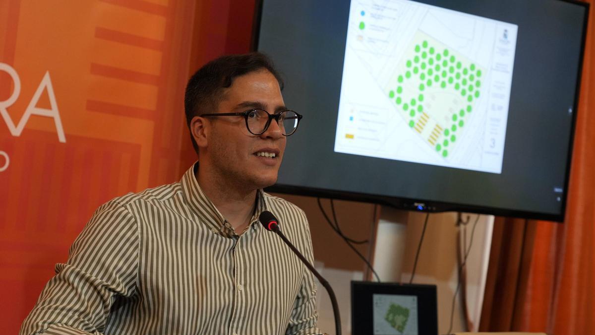 Pabloo Novo en la rueda de prensa sobre un nuevo proyecto de jardinería en Pinilla