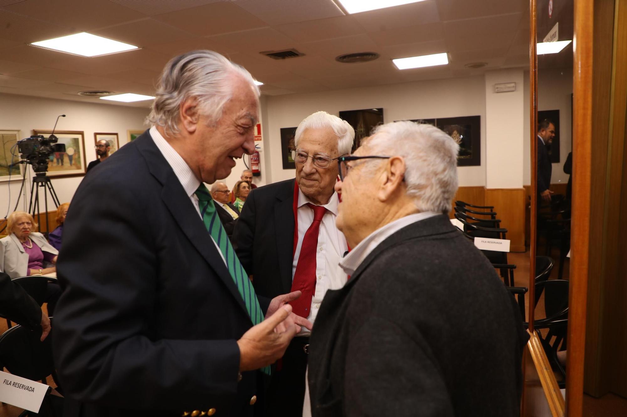 En imágenes | Imposición de la "Manzana de oro" del Centro Asturiano de Madrid, al oftalmólogo Luis Fernández-Vega