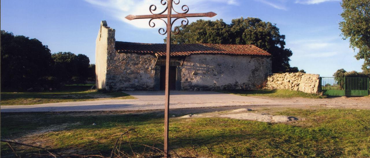 RUTAS A PIE POR TIERRAS DE ZAMORA , A LA RAYA DE LAS DEHESAS DESDE LA CERNECINA , SAYAGO , CRUCERO ERMITA