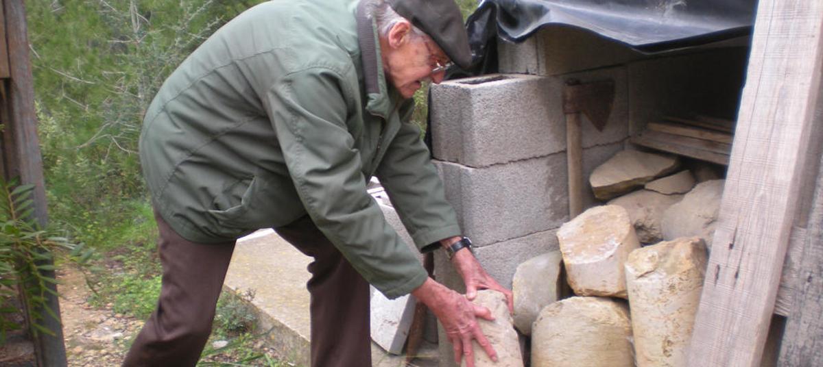 Un cobertizo atesora varias piedras de perforada en espera de una segunda vida
