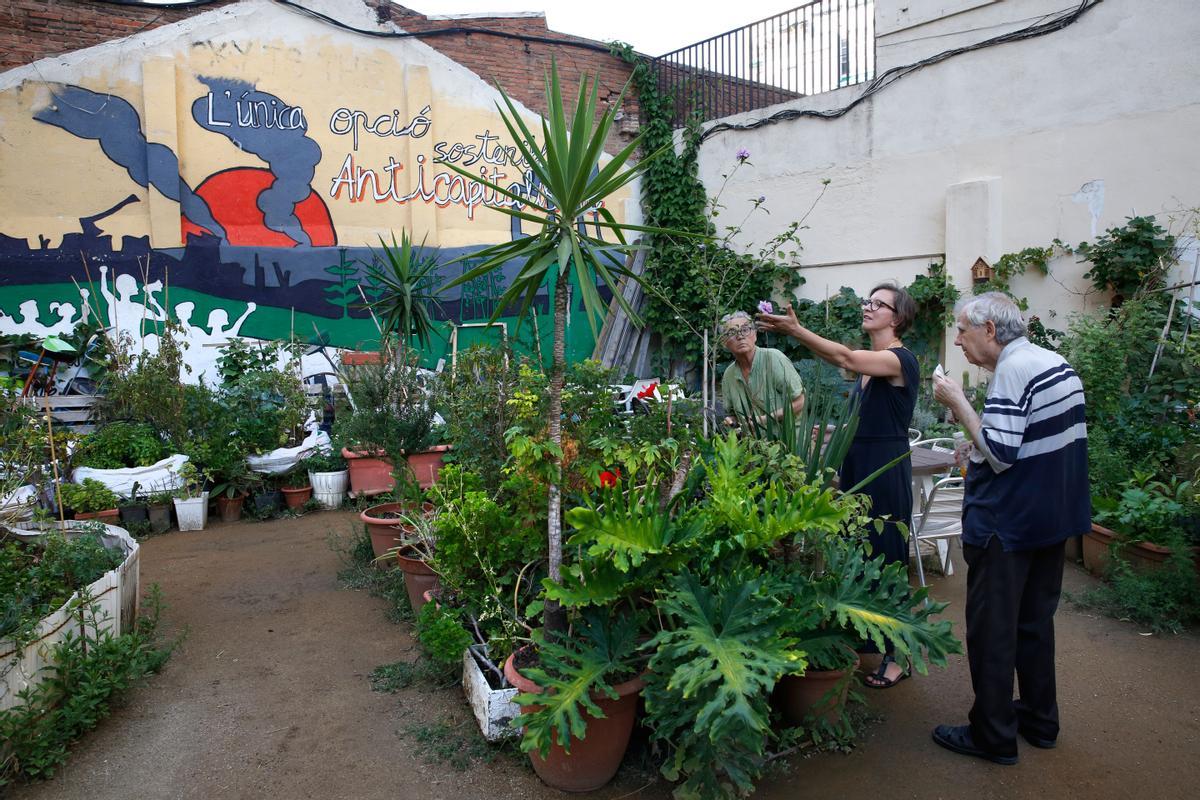 Espai Nur, pequeño jardin en el cruce de Calàbria con Consell de Cent, gestionado por los vecinos