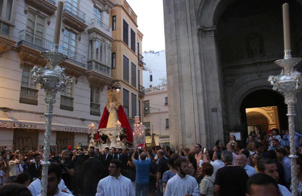 Rosario público con la Virgen de Lágrimas y favores