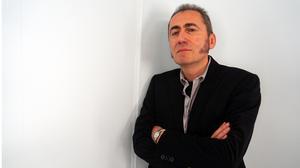 Jabier Muguruza interpreta per a EL PERIÓDICO el tema ’Joan Etorrian’.