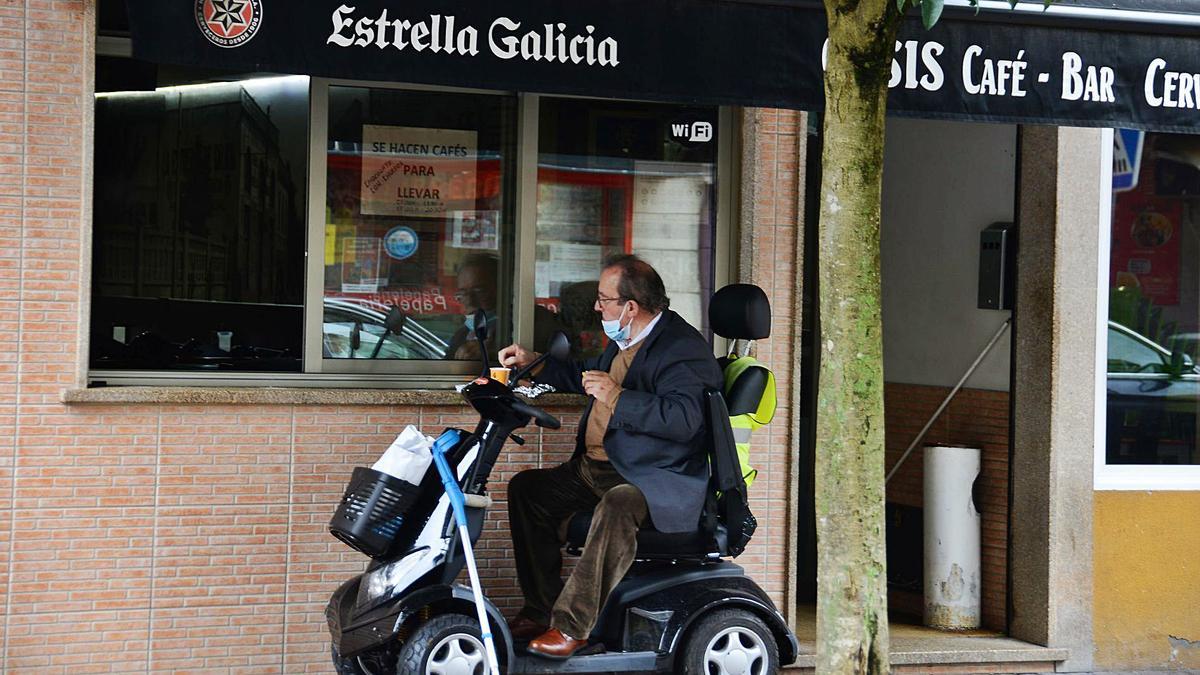 Los bares de Cangas llevan desde el día 7 cerrados.   | // G.N.