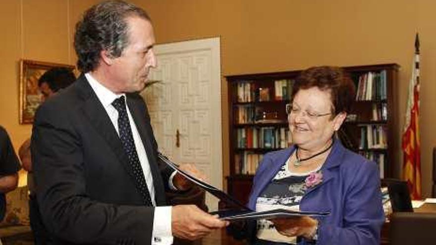 El alcalde de Santa Pola y la presidenta de la Diputación.