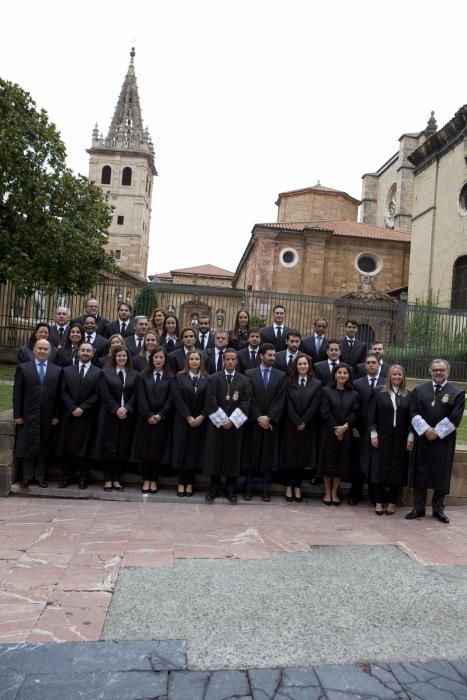 Diecisiete nuevos letrados juran su ingreso en el Colegio de Abogados.