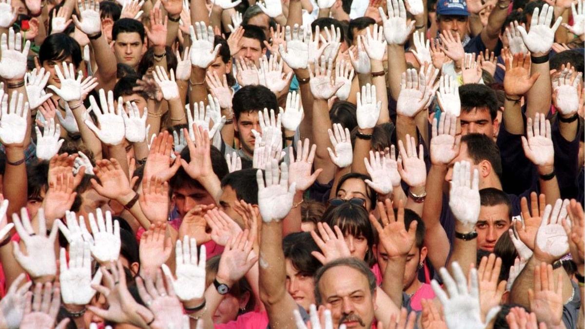Manifestación de manos blancas contra ETA.