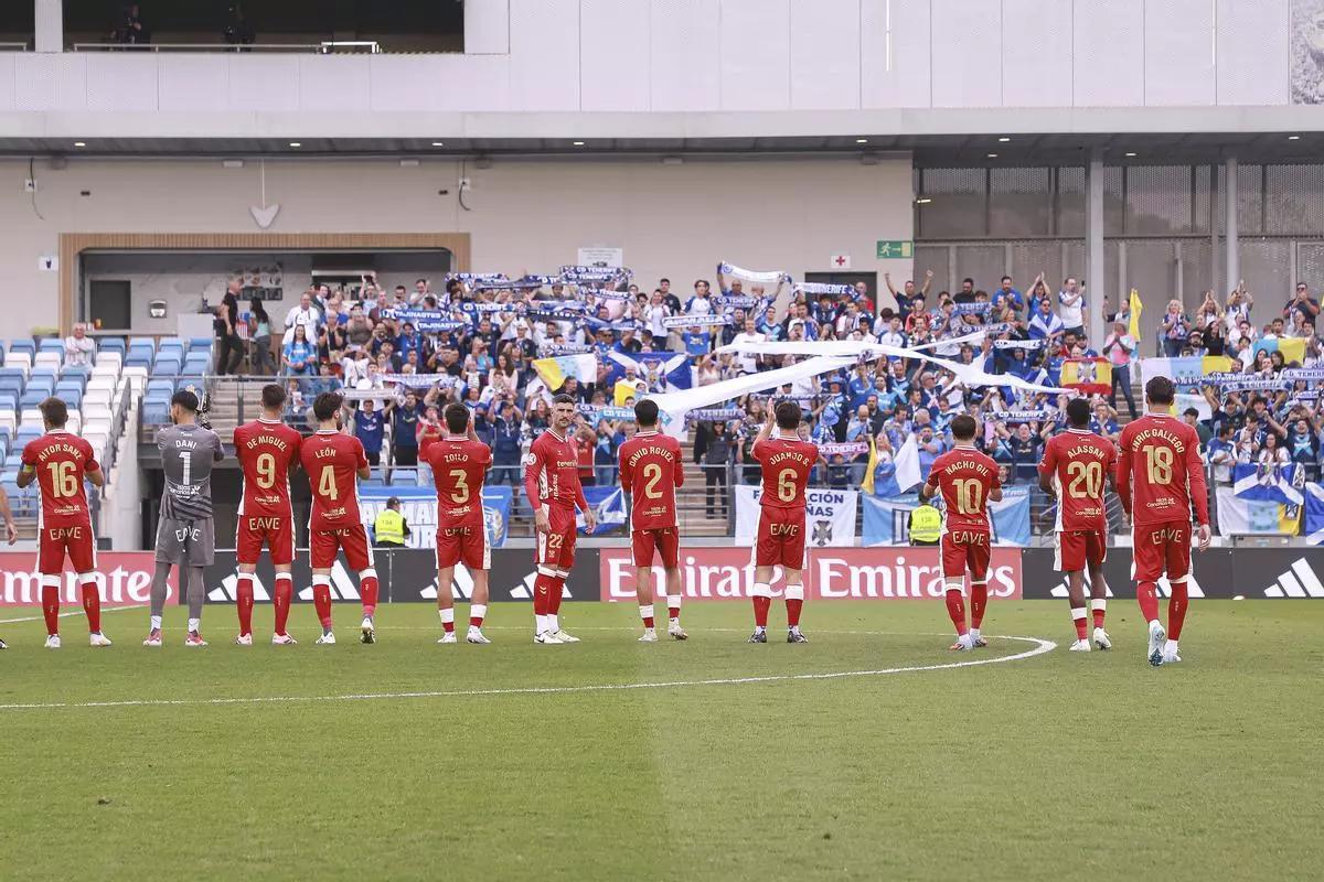 La afición del CD Tenerife apoyó al equipo de forma masiva en Valdebebas frente al Real Madrid Castilla.