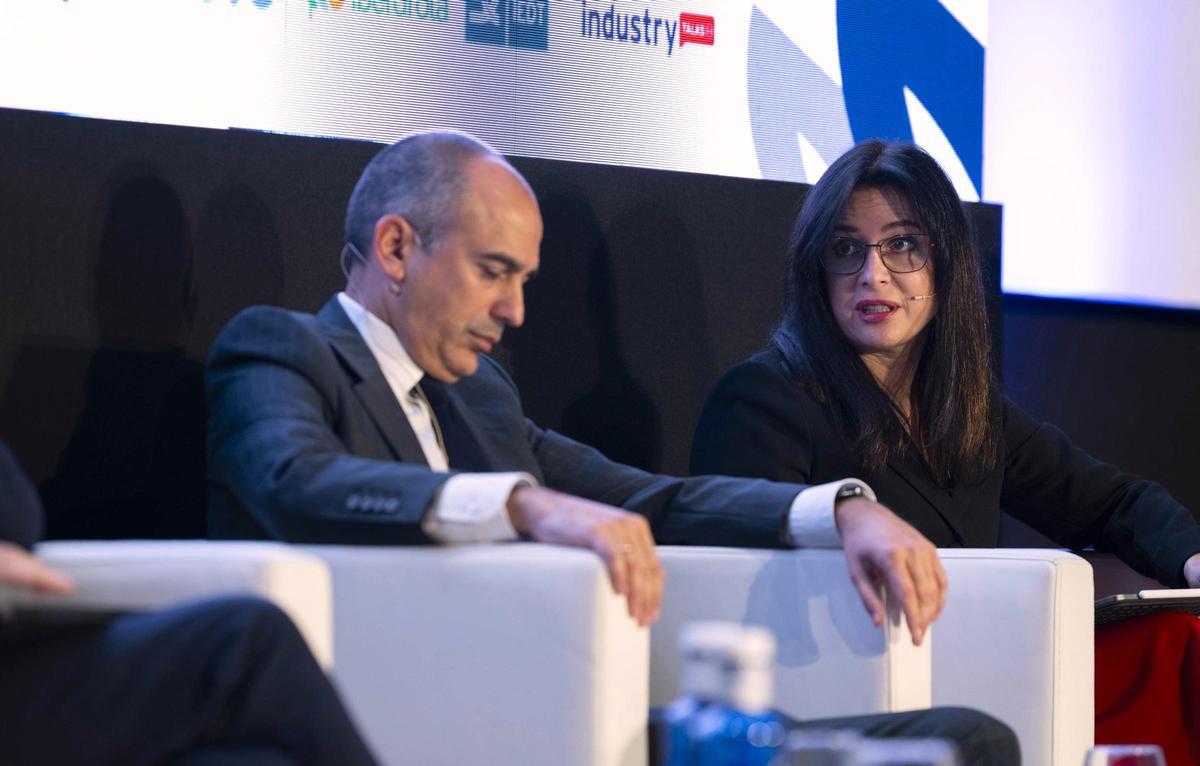 Cristina Abad, directora de Estrategia y Sostenibilidad de Navantia durante su intervención en la mesa redonda “Defensa, nuevos escenarios industriales”