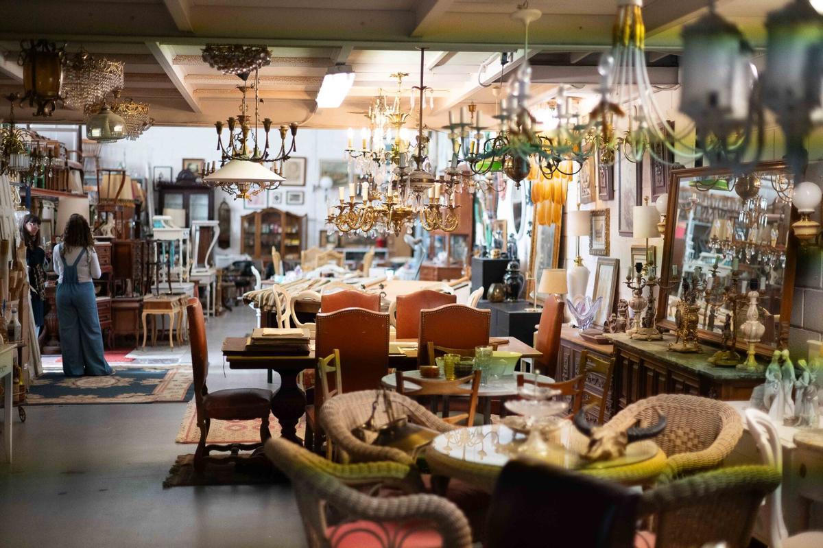 Guadalupe´s, la zaragozana que restaura muebles antiguos: "Los desechos de algunos son mis tesoros"