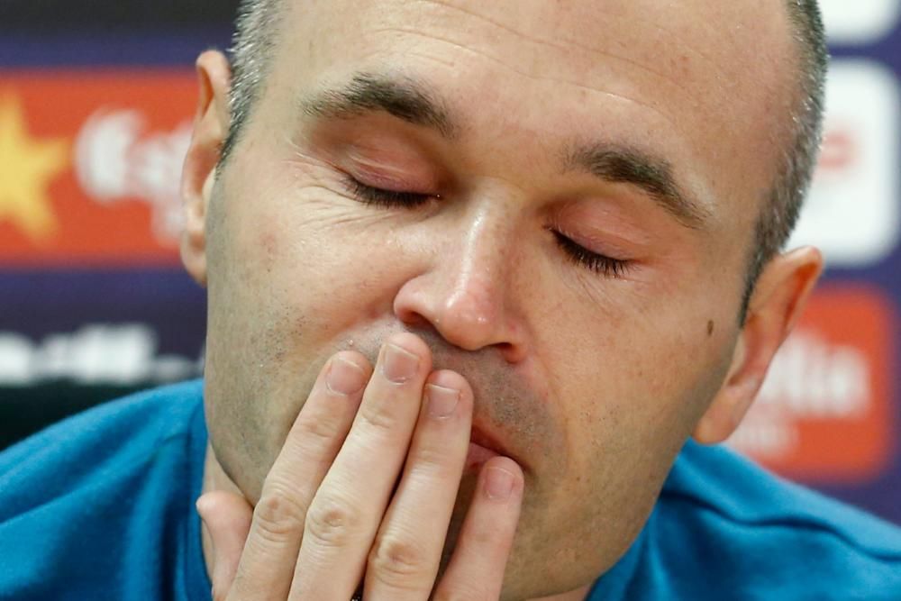 Iniesta, durante su rueda de prensa de despedida